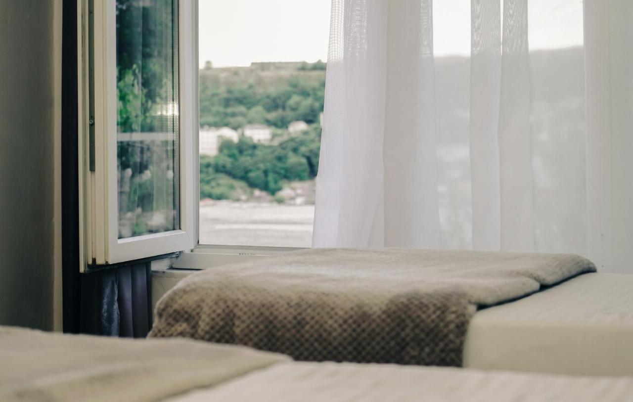 Patio Rooms ジロカストラ エクステリア 写真